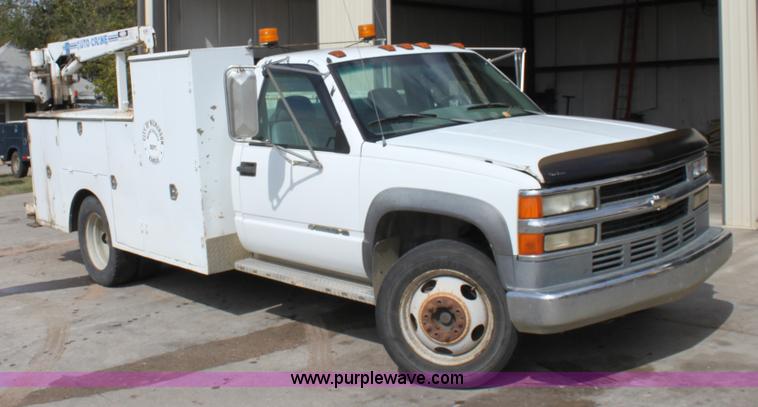 image for item B8511 1995 Chevrolet 3500HD pickup truck