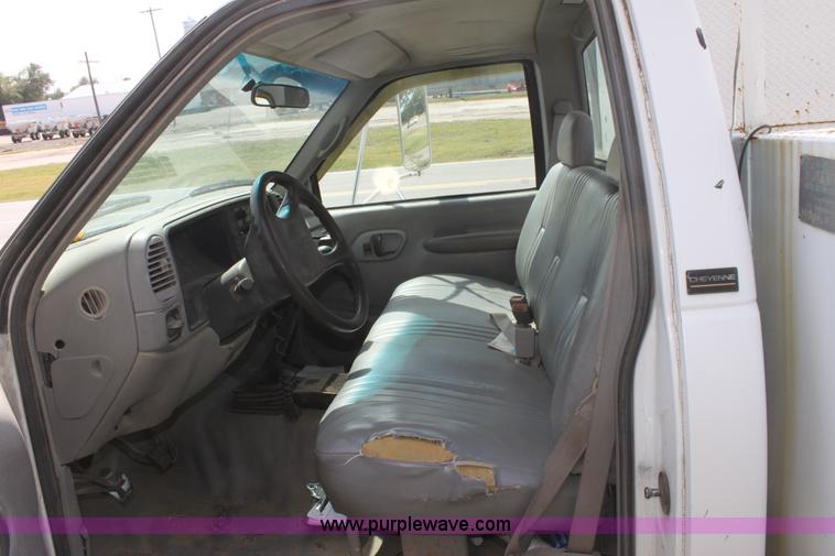 image for item B8511 1995 Chevrolet 3500HD pickup truck