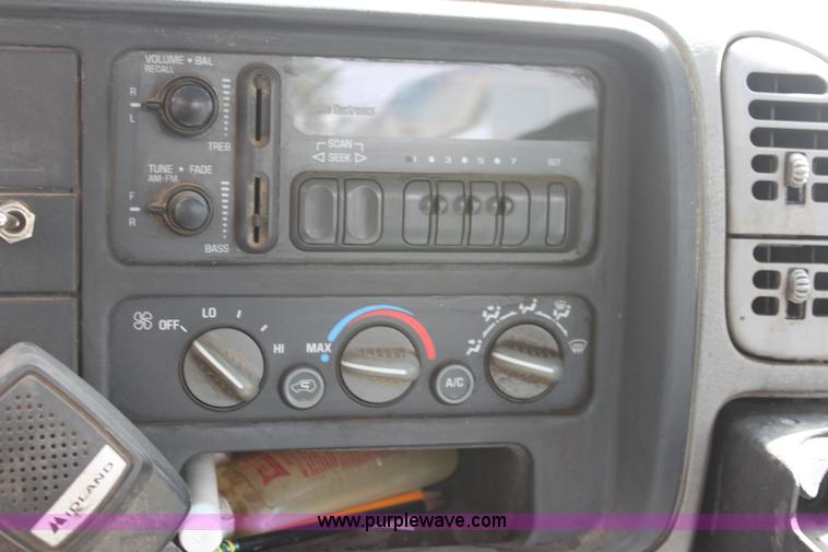 image for item B8511 1995 Chevrolet 3500HD pickup truck