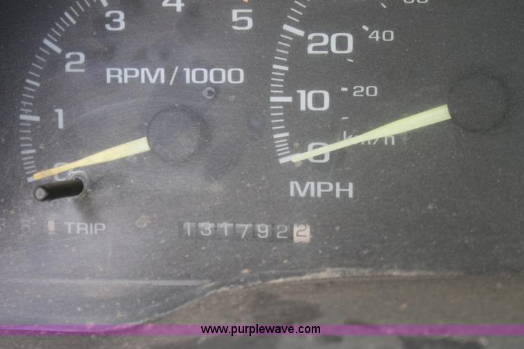 image for item B8511 1995 Chevrolet 3500HD pickup truck