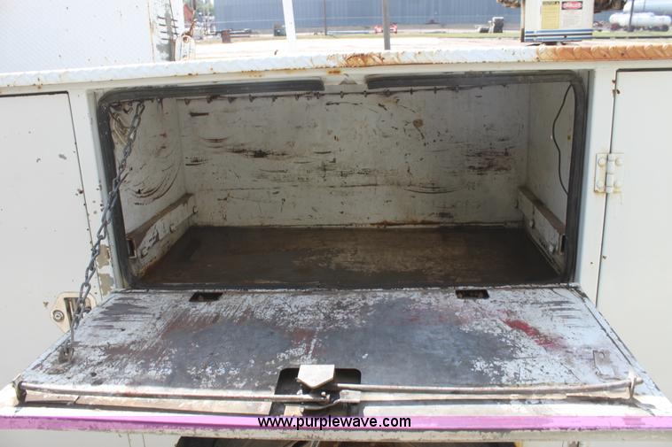 image for item B8511 1995 Chevrolet 3500HD pickup truck