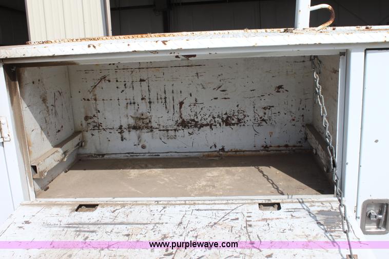 image for item B8511 1995 Chevrolet 3500HD pickup truck