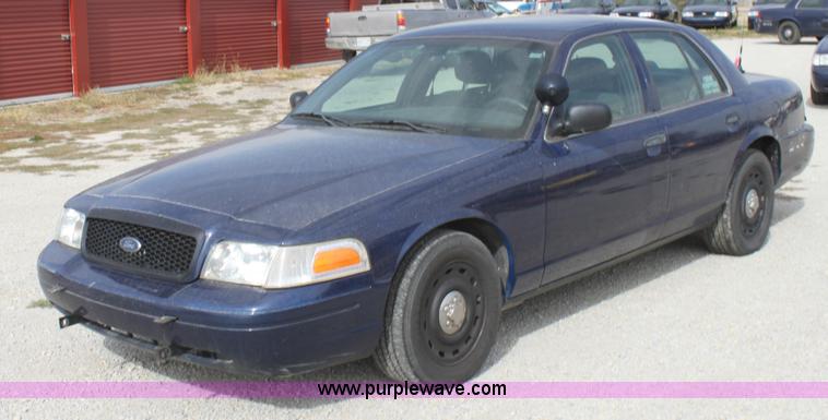image for item B8602 2005 Ford Crown Victoria Police Interceptor