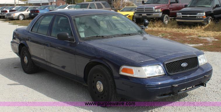 image for item B8602 2005 Ford Crown Victoria Police Interceptor