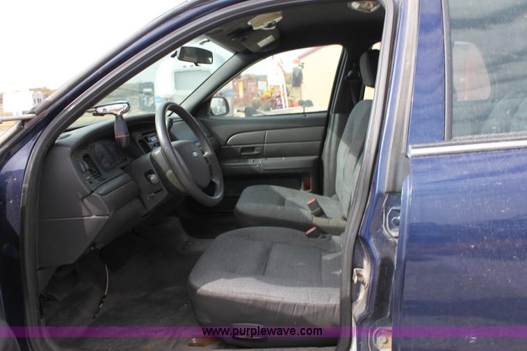 image for item B8602 2005 Ford Crown Victoria Police Interceptor