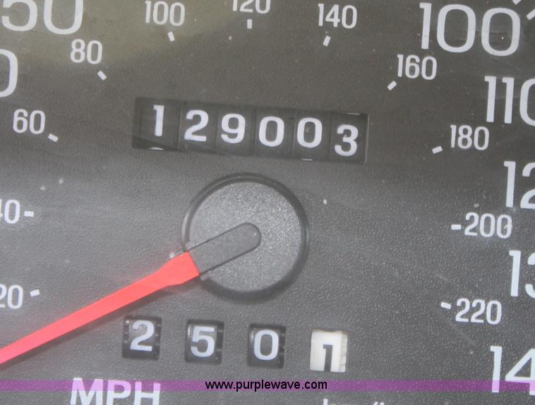 image for item B8602 2005 Ford Crown Victoria Police Interceptor