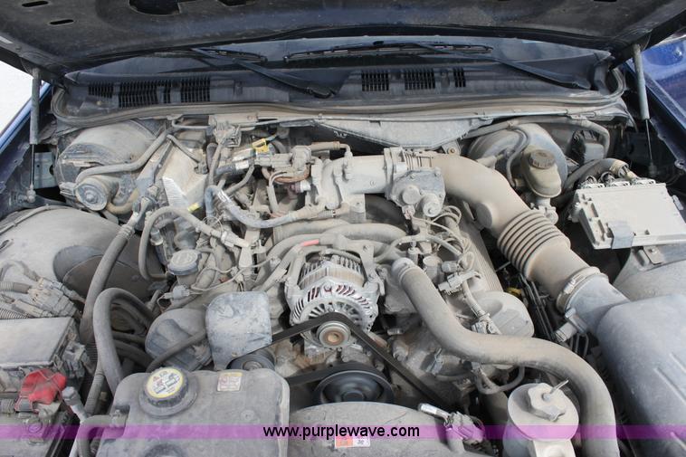 image for item B8602 2005 Ford Crown Victoria Police Interceptor