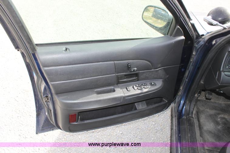 image for item B8604 2006 Ford Crown Victoria Police Interceptor