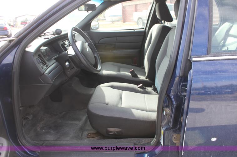 image for item B8604 2006 Ford Crown Victoria Police Interceptor