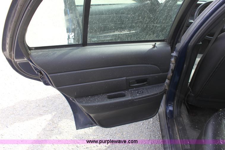 image for item B8604 2006 Ford Crown Victoria Police Interceptor