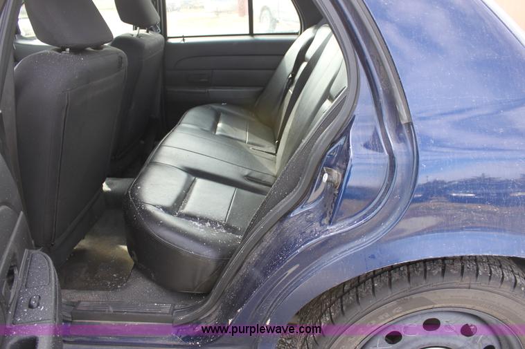 image for item B8604 2006 Ford Crown Victoria Police Interceptor