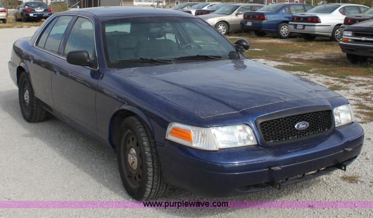 image for item B8605 2006 Ford Crown Victoria Police Interceptor