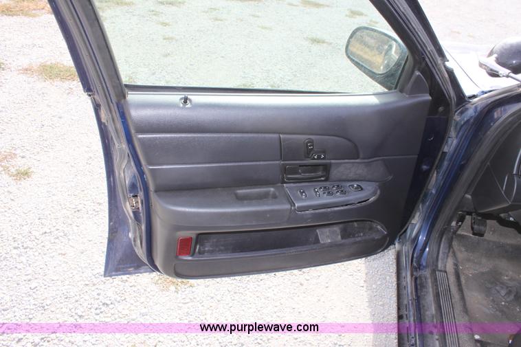 image for item B8605 2006 Ford Crown Victoria Police Interceptor