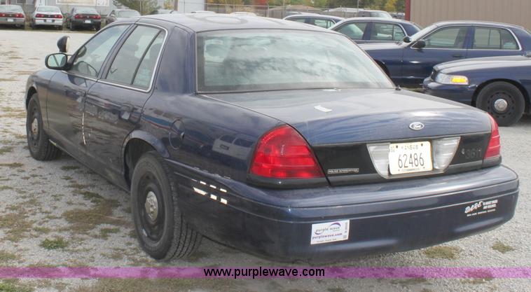 image for item B8606 2004 Ford Crown Victoria Police Interceptor