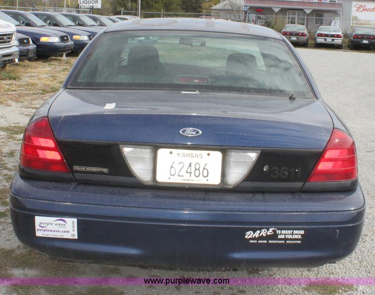 image for item B8606 2004 Ford Crown Victoria Police Interceptor