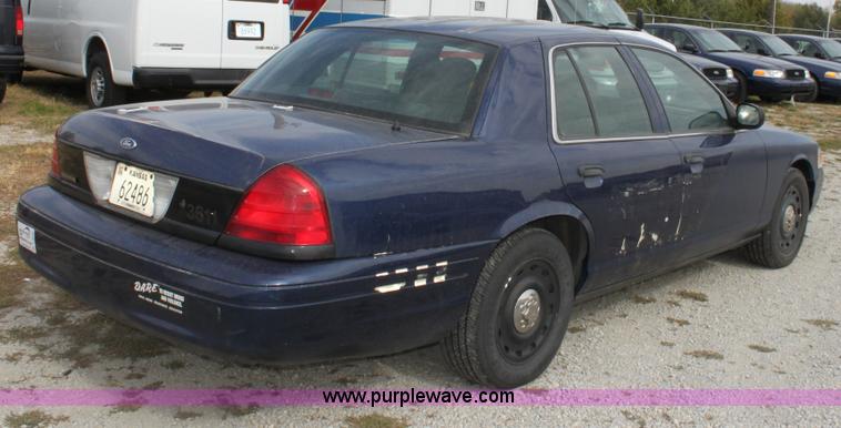 image for item B8606 2004 Ford Crown Victoria Police Interceptor