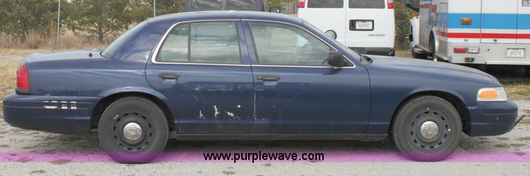 image for item B8606 2004 Ford Crown Victoria Police Interceptor