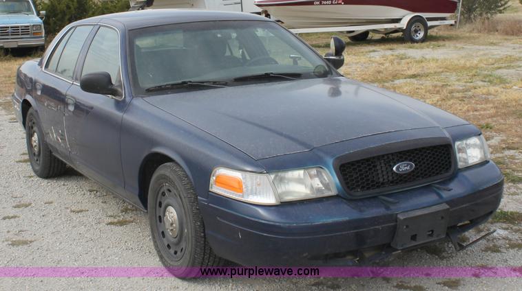 image for item B8606 2004 Ford Crown Victoria Police Interceptor