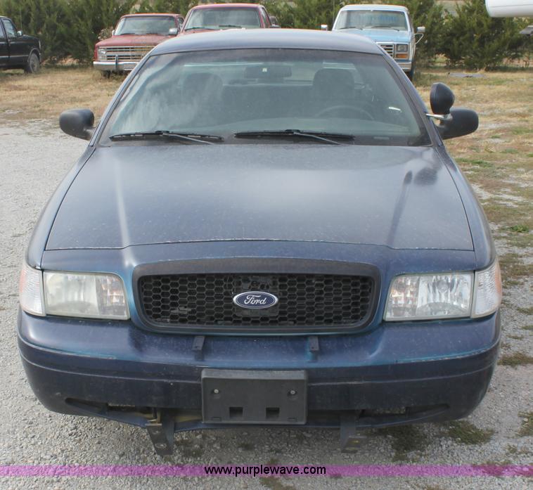 image for item B8606 2004 Ford Crown Victoria Police Interceptor