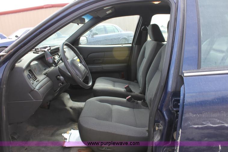 image for item B8606 2004 Ford Crown Victoria Police Interceptor