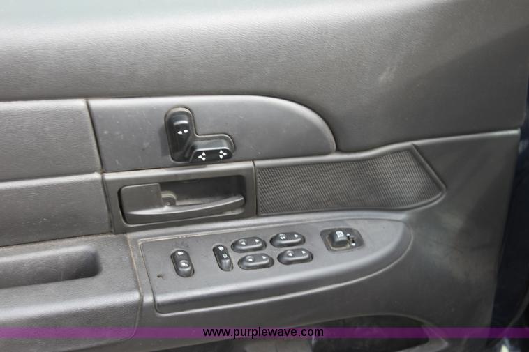 image for item B8606 2004 Ford Crown Victoria Police Interceptor