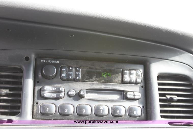 image for item B8606 2004 Ford Crown Victoria Police Interceptor