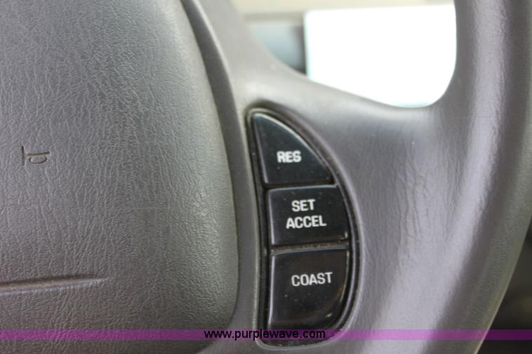 image for item B8606 2004 Ford Crown Victoria Police Interceptor