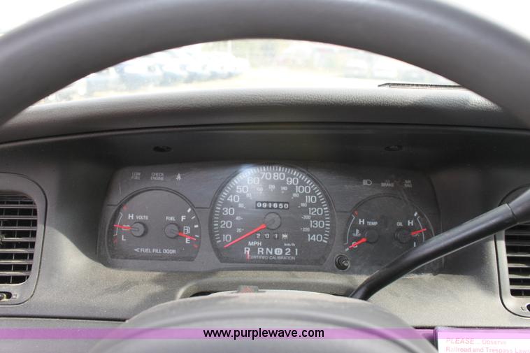 image for item B8606 2004 Ford Crown Victoria Police Interceptor