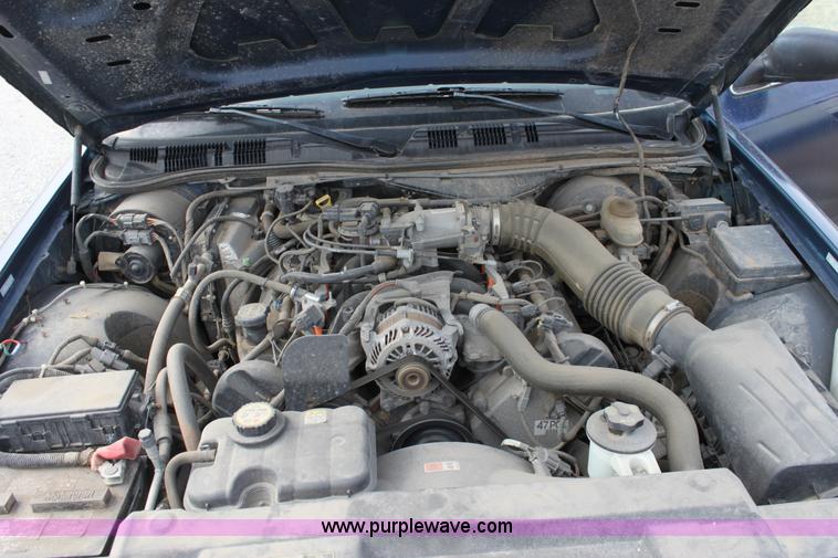 image for item B8606 2004 Ford Crown Victoria Police Interceptor