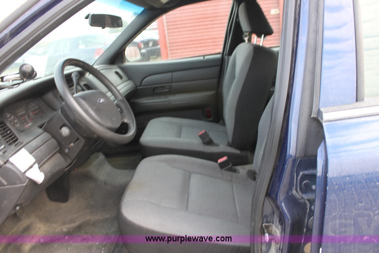 image for item B8607 2006 Ford Crown Victoria Police Interceptor