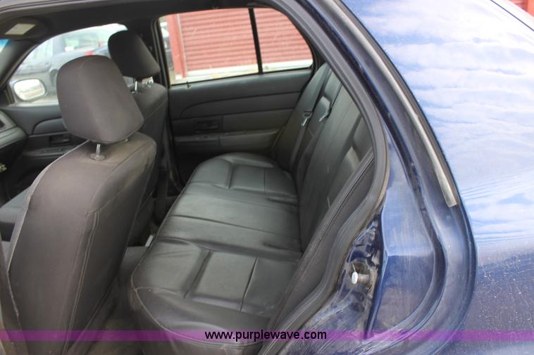 image for item B8607 2006 Ford Crown Victoria Police Interceptor