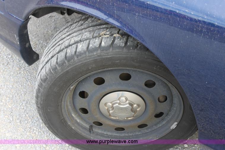 image for item B8607 2006 Ford Crown Victoria Police Interceptor