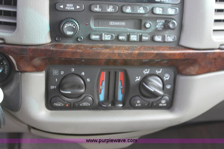 image for item B8608 2002 Chevrolet Impala