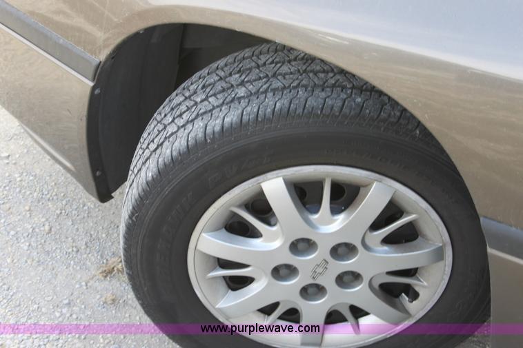 image for item B8608 2002 Chevrolet Impala