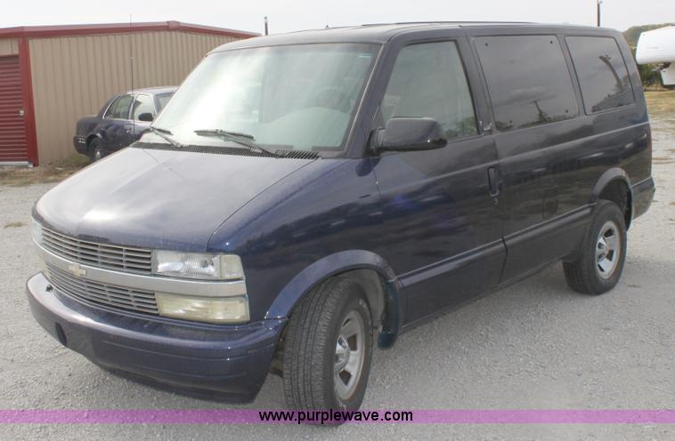 image for item B8614 2001 Chevrolet Astro LS van