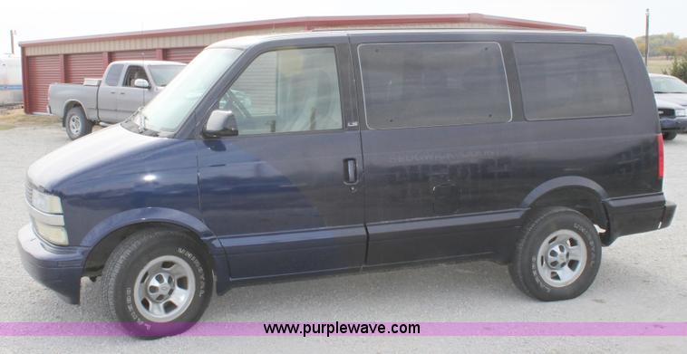 image for item B8614 2001 Chevrolet Astro LS van