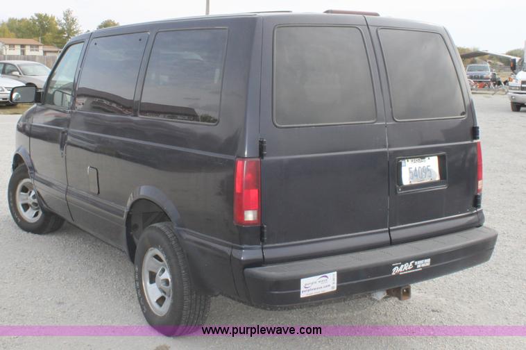 image for item B8614 2001 Chevrolet Astro LS van