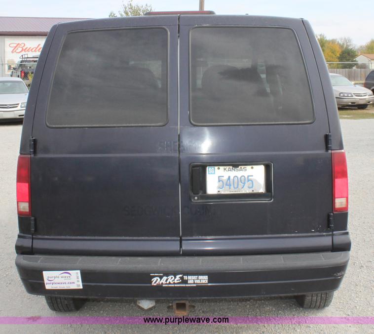 image for item B8614 2001 Chevrolet Astro LS van