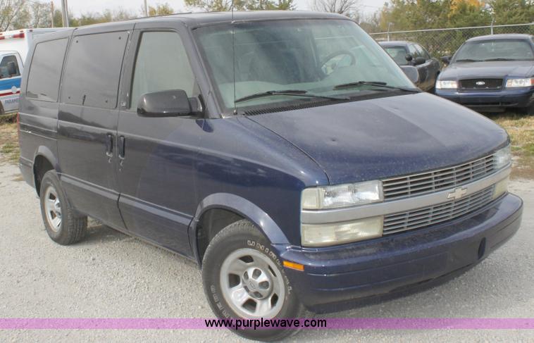 image for item B8614 2001 Chevrolet Astro LS van