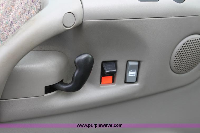 image for item B8614 2001 Chevrolet Astro LS van