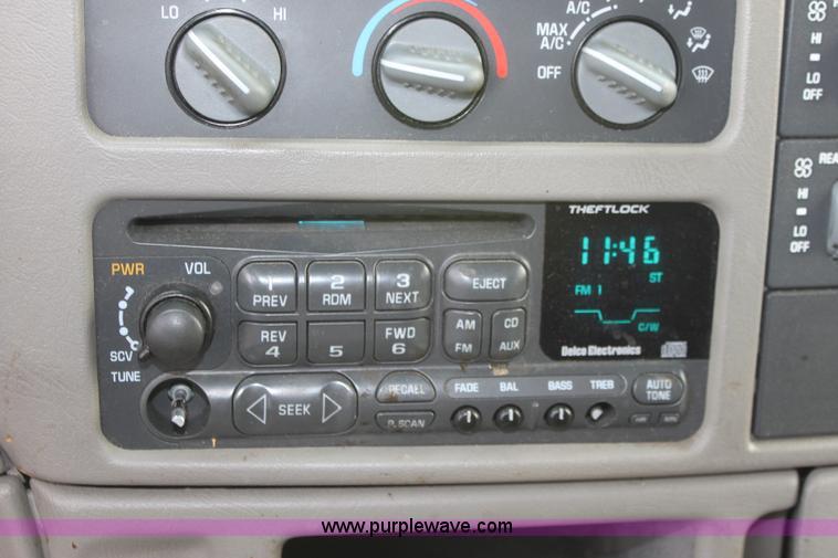 image for item B8614 2001 Chevrolet Astro LS van