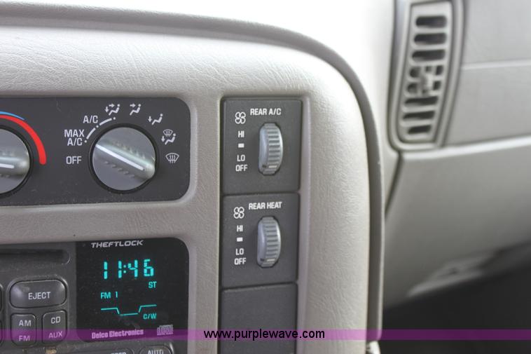 image for item B8614 2001 Chevrolet Astro LS van