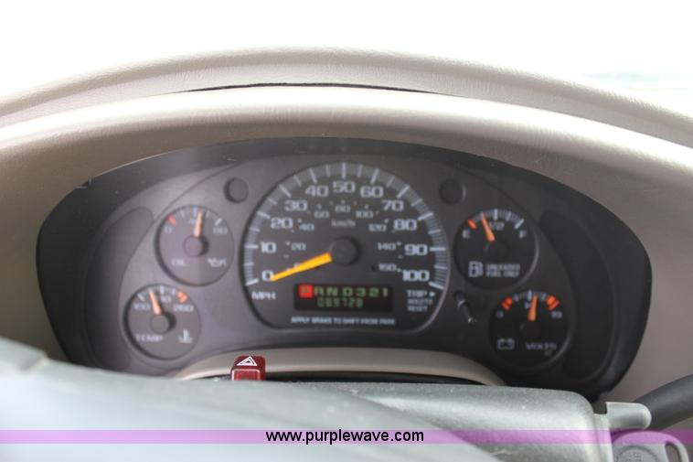 image for item B8614 2001 Chevrolet Astro LS van