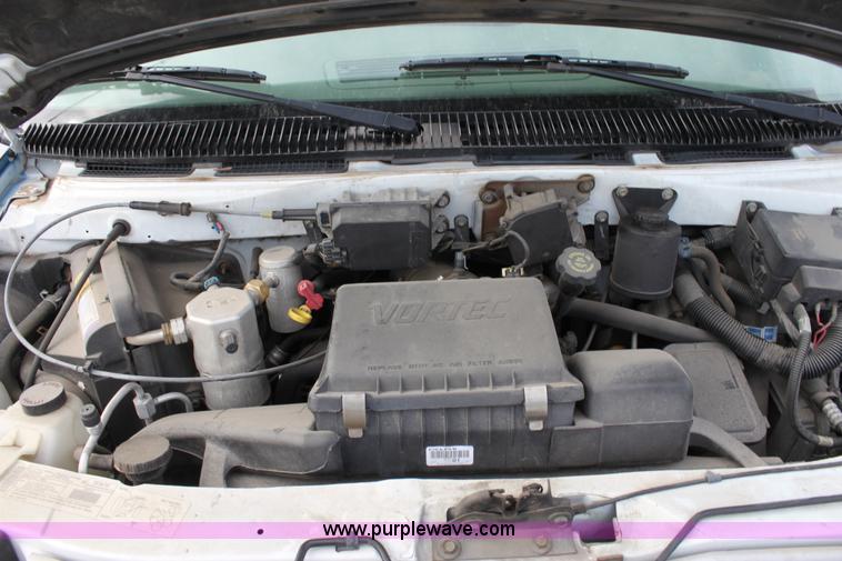 image for item B8614 2001 Chevrolet Astro LS van