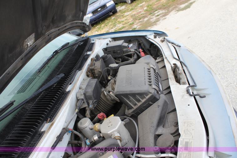 image for item B8614 2001 Chevrolet Astro LS van