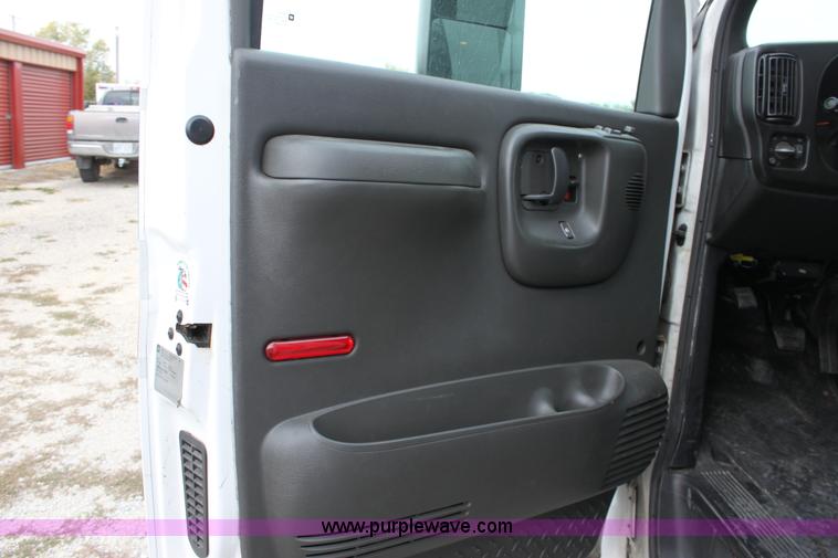 image for item B8616 2008 Chevrolet Kodiak C4500 ambulance