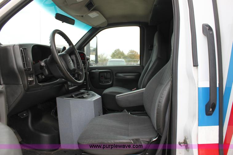 image for item B8616 2008 Chevrolet Kodiak C4500 ambulance
