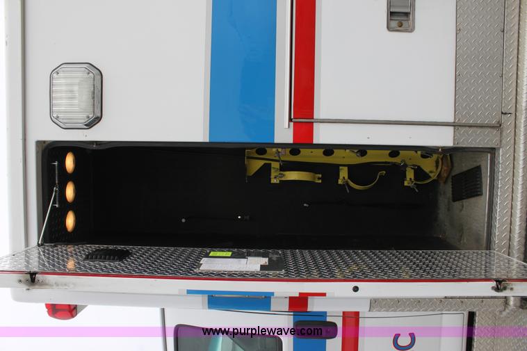 image for item B8616 2008 Chevrolet Kodiak C4500 ambulance