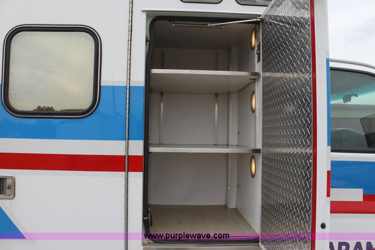 image for item B8616 2008 Chevrolet Kodiak C4500 ambulance