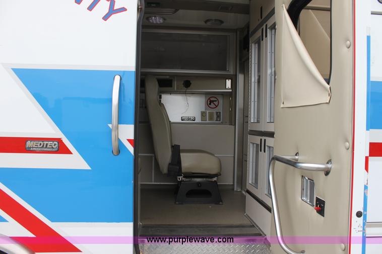 image for item B8616 2008 Chevrolet Kodiak C4500 ambulance